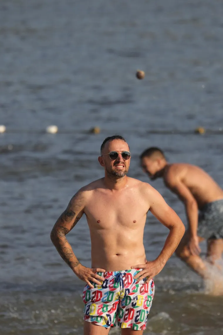 Zgodne Slavonke pokazale kako se uživa i zapalile plažu 'Nepokorenog grada'