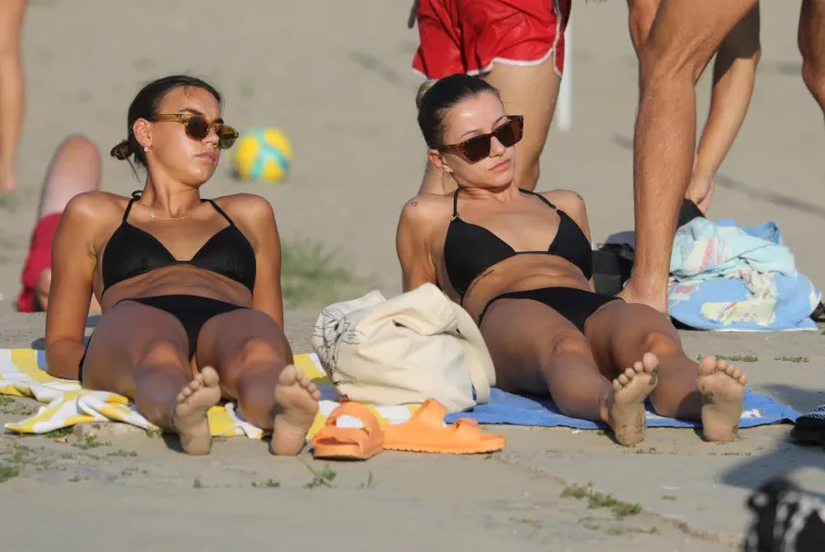 Zgodne Slavonke pokazale kako se uživa i zapalile plažu 'Nepokorenog grada'