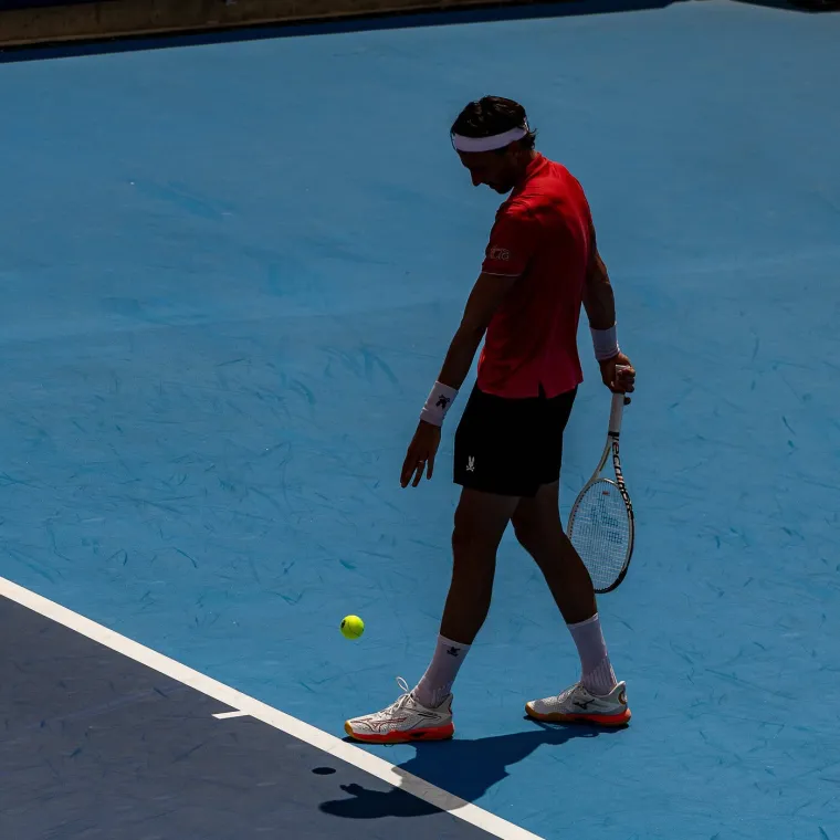 Zastrašujuće scene: Poznati tenisač se srušio na terenu! Cijeli stadion je zanijemio