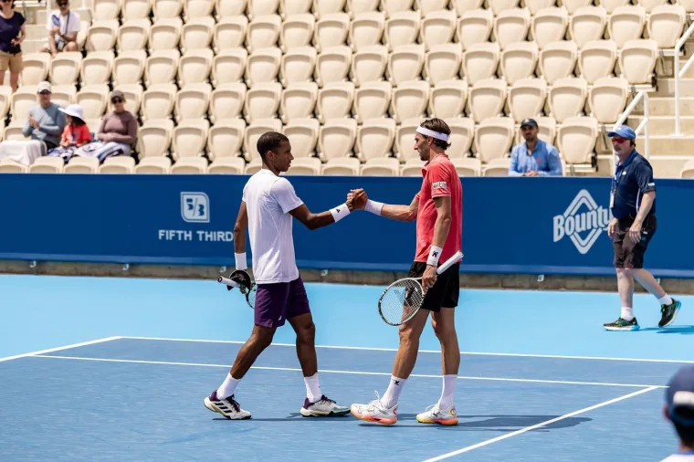 Zastrašujuće scene: Poznati tenisač se srušio na terenu! Cijeli stadion je zanijemio