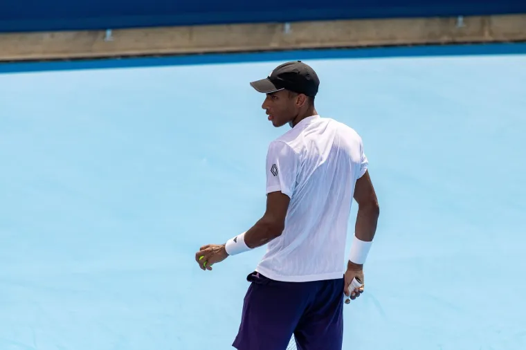 Zastra&scaron;ujuće scene: Poznati tenisač se sru&scaron;io na terenu! Cijeli stadion je zanijemio