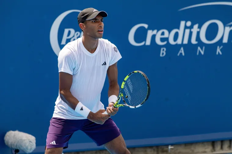 Zastra&scaron;ujuće scene: Poznati tenisač se sru&scaron;io na terenu! Cijeli stadion je zanijemio