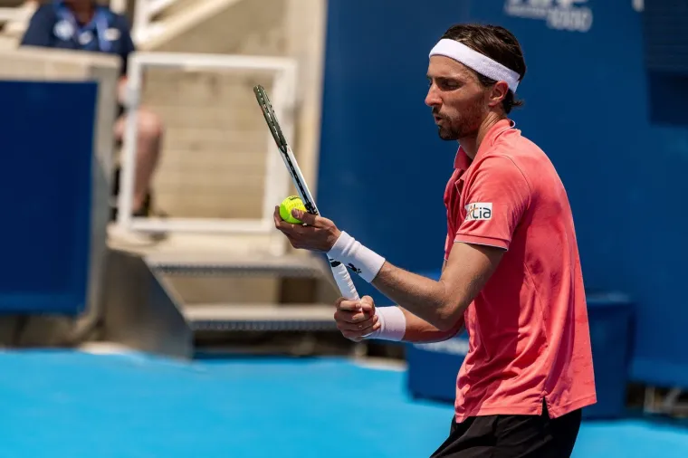 Zastra&scaron;ujuće scene: Poznati tenisač se sru&scaron;io na terenu! Cijeli stadion je zanijemio