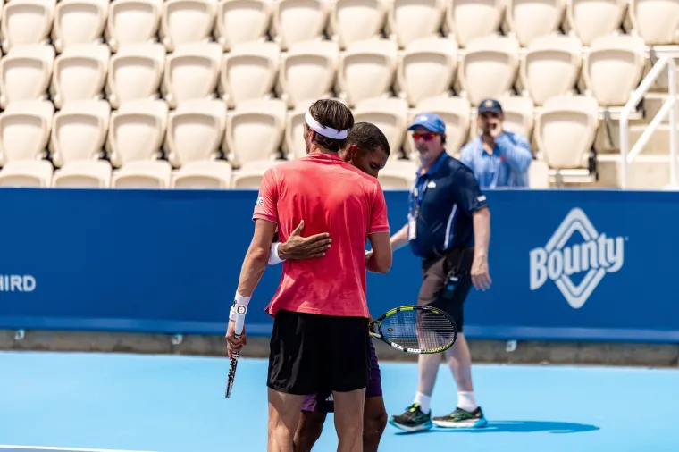 Zastra&scaron;ujuće scene: Poznati tenisač se sru&scaron;io na terenu! Cijeli stadion je zanijemio
