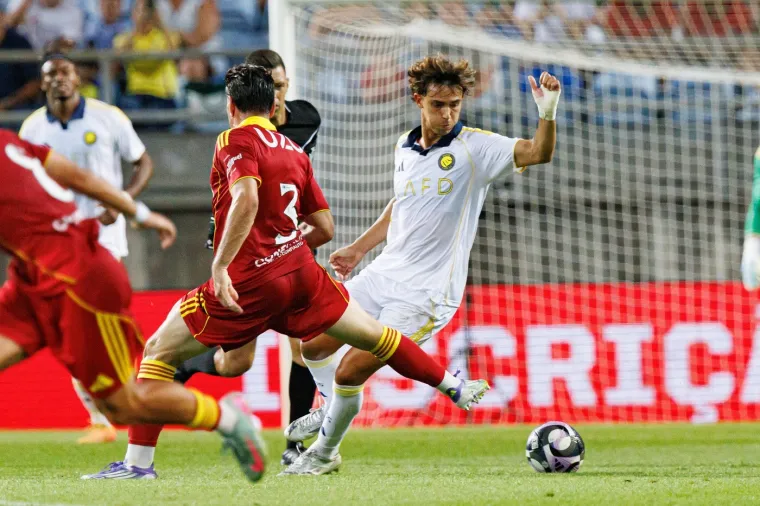 Najveća zavodnica varala nogometnu zvijezdu! Fatalna plavuša voli biti u zaleđu