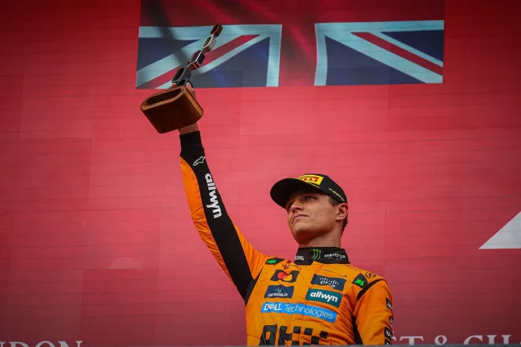 Najveća zavodnica varala nogometnu zvijezdu! Fatalna plavuša voli biti u zaleđu