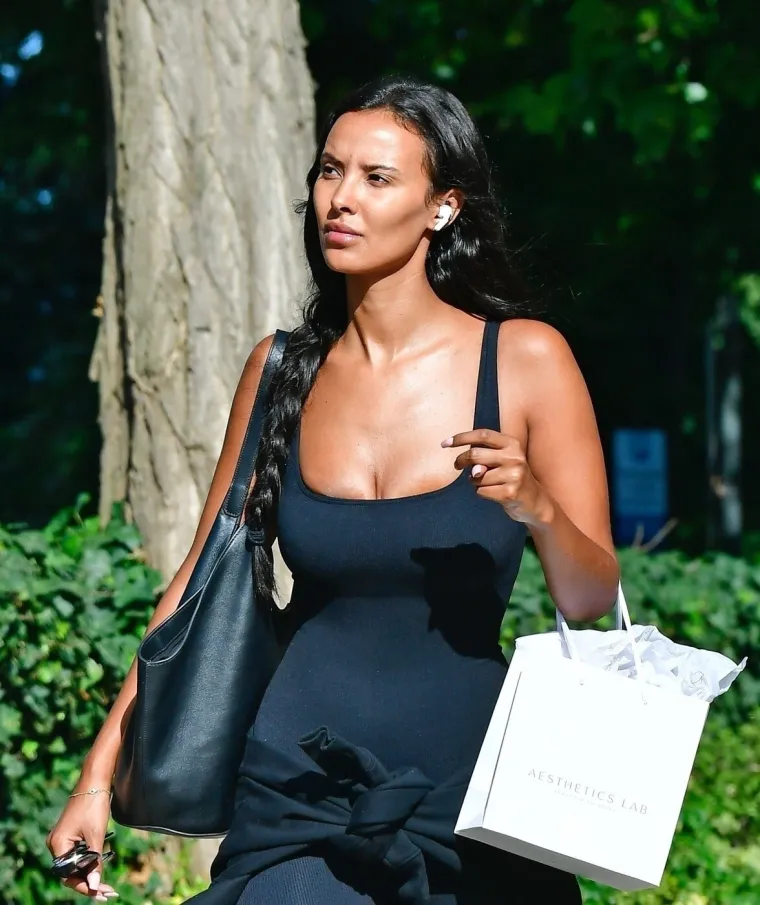 Je li ovo najljep&scaron;a voditeljica na svijetu? Zaraznim osmijehom i oblinama zaludila svijet