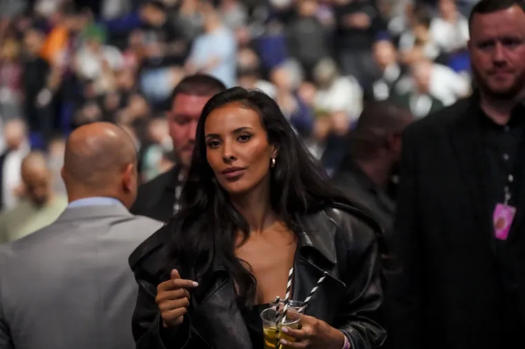 Je li ovo najljep&scaron;a voditeljica na svijetu? Zaraznim osmijehom i oblinama zaludila svijet