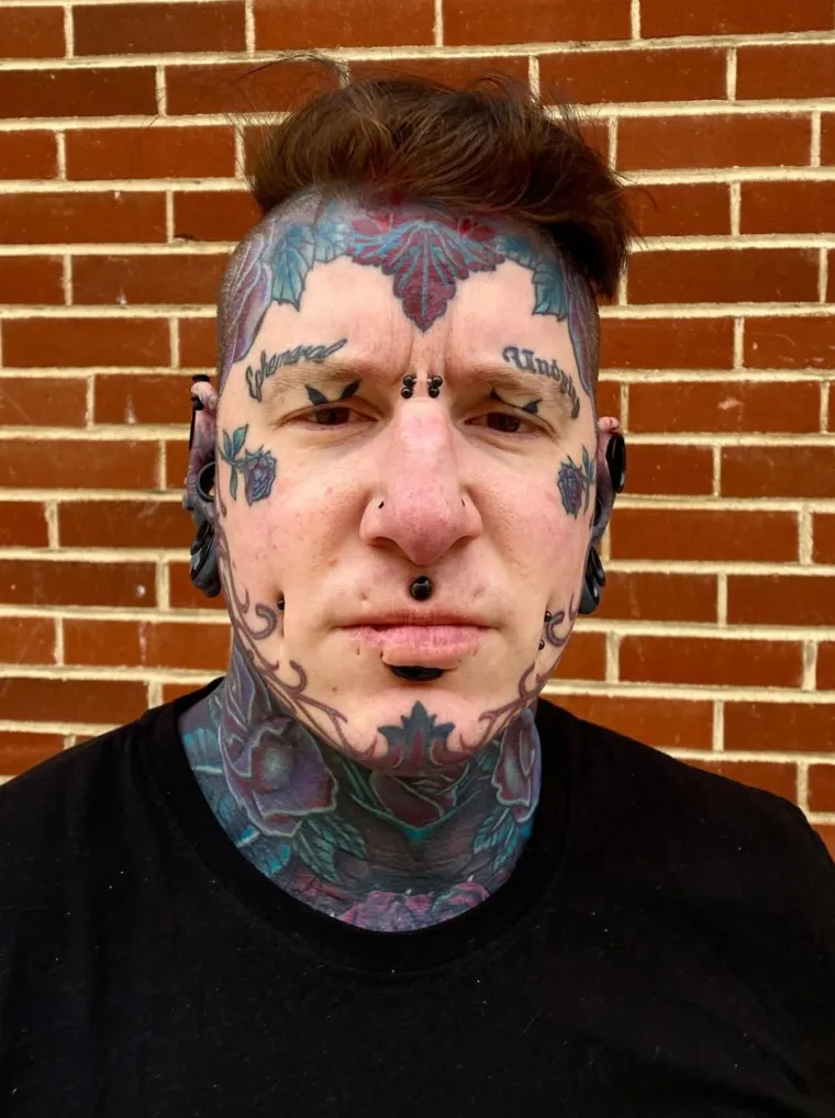 Ovo je najtetoviraniji otac na svijetu: Prekrio je tijelo tintom i na to potrošio čitavo bogatstvo