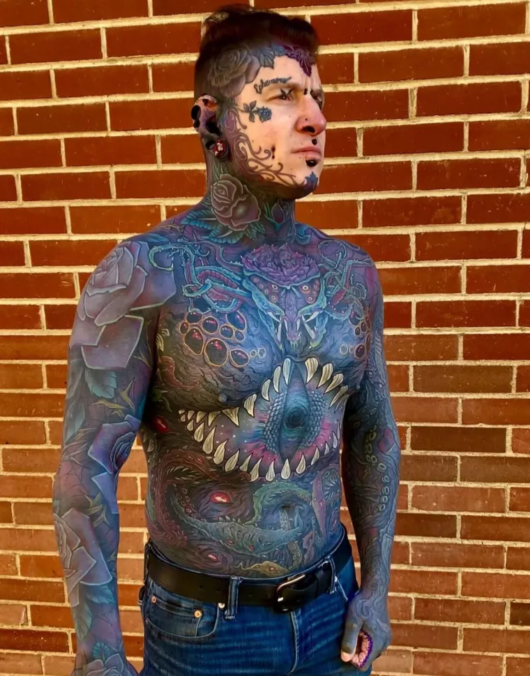 Ovo je najtetoviraniji otac na svijetu: Prekrio je tijelo tintom i na to potrošio čitavo bogatstvo