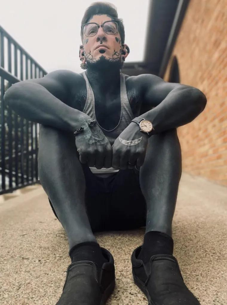 Ovo je najtetoviraniji otac na svijetu: Prekrio je tijelo tintom i na to potrošio čitavo bogatstvo