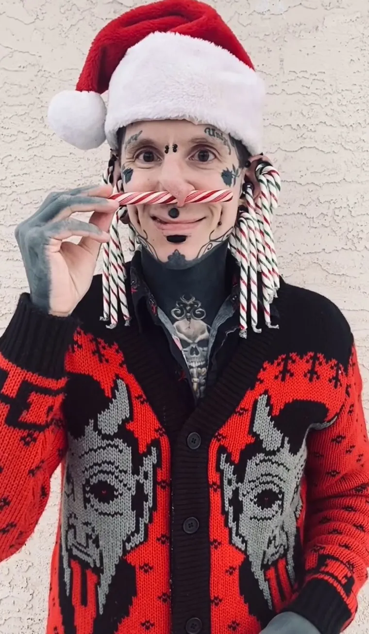 Ovo je najtetoviraniji otac na svijetu: Prekrio je tijelo tintom i na to potrošio čitavo bogatstvo