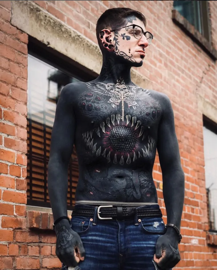 Ovo je najtetoviraniji otac na svijetu: Prekrio je tijelo tintom i na to potrošio čitavo bogatstvo