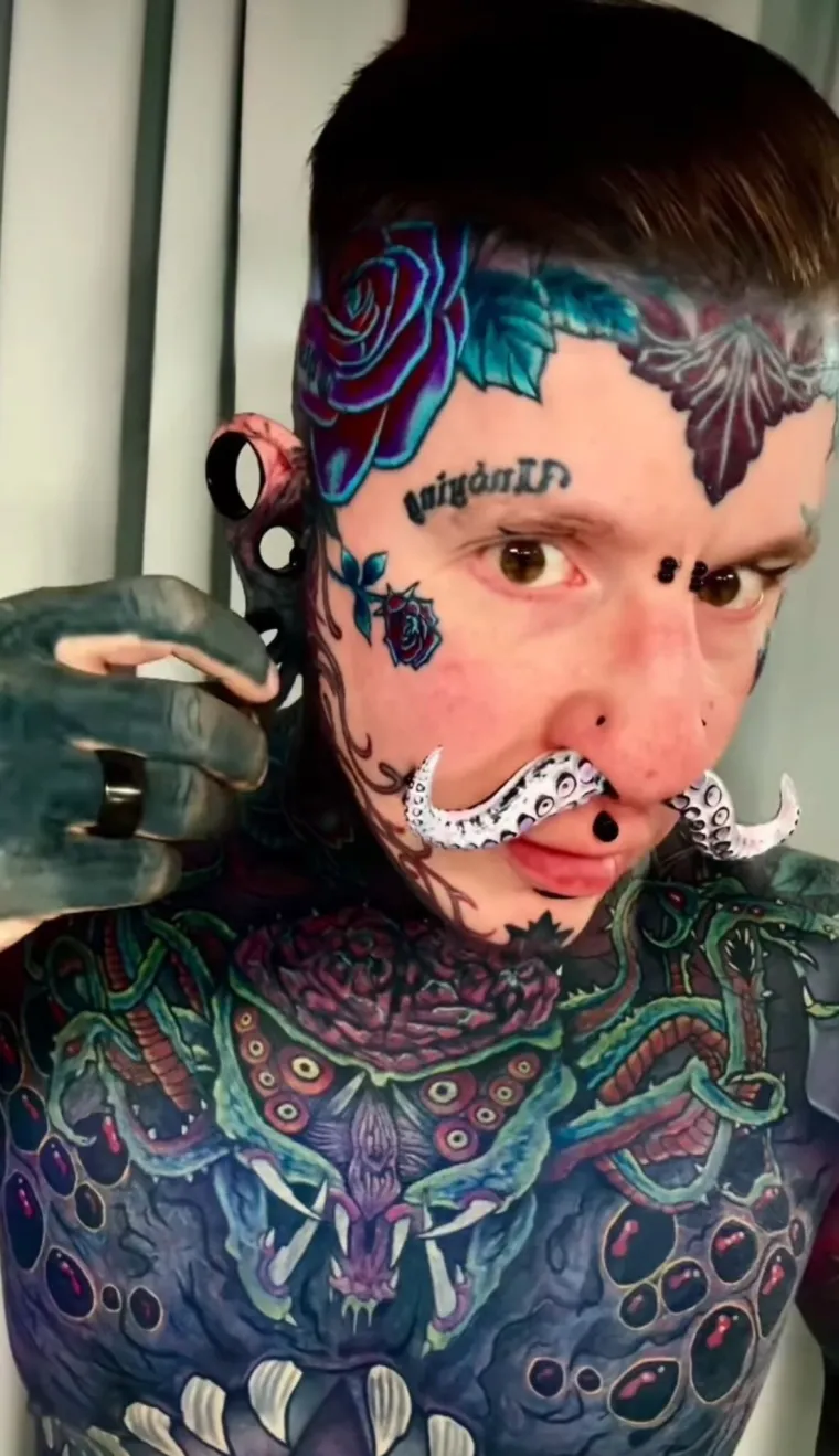 Ovo je najtetoviraniji otac na svijetu: Prekrio je tijelo tintom i na to potrošio čitavo bogatstvo