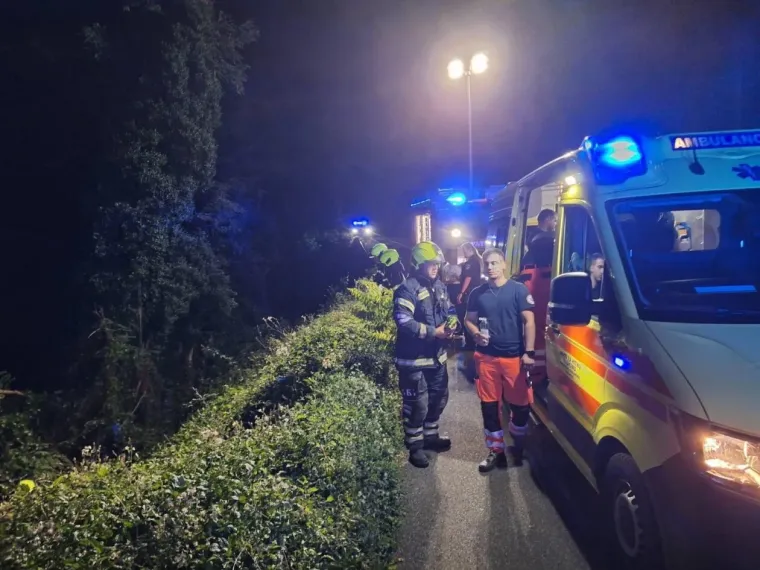 Sletio u provaliju duboku sedam metara: Među ozlijeđenima i maloljetnici