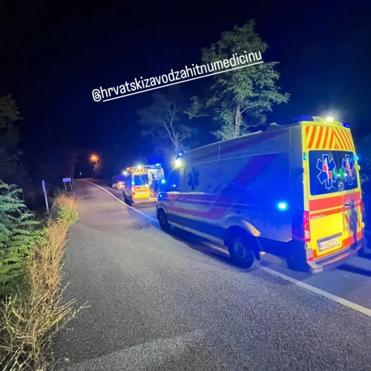 Sletio u provaliju duboku sedam metara: Među ozlijeđenima i maloljetnici