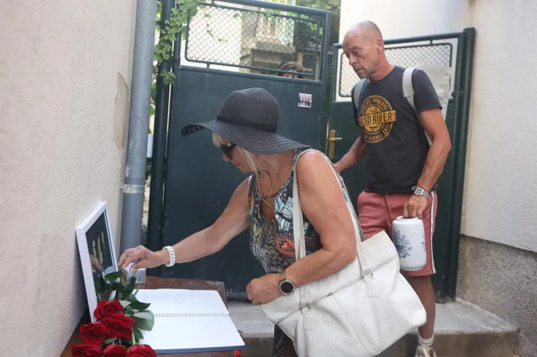 Šibenčani se oprostili od obitelji Dedić: Okupili se i odali počast