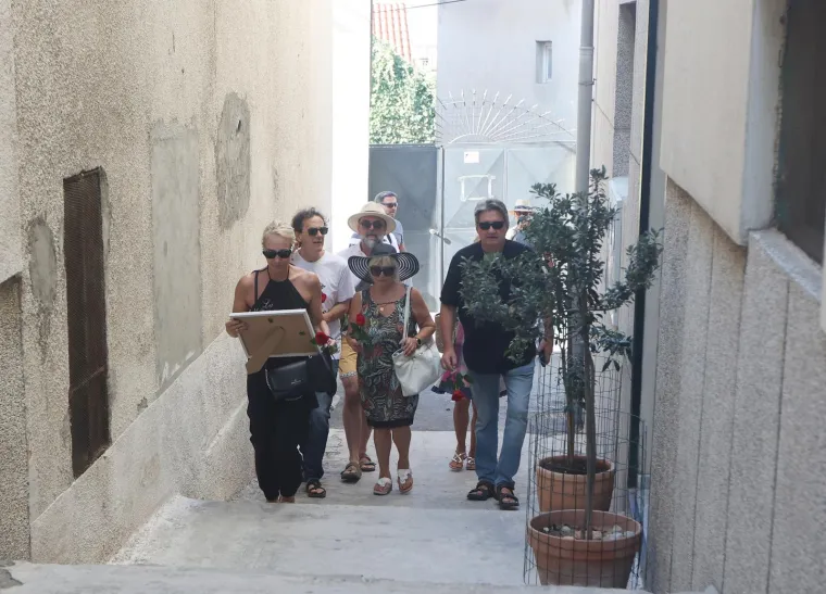 Šibenčani se oprostili od obitelji Dedić: Okupili se i odali počast