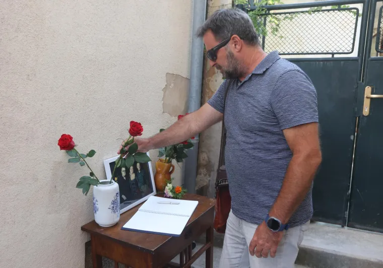 &Scaron;ibenčani se oprostili od obitelji Dedić: Okupili se i odali počast