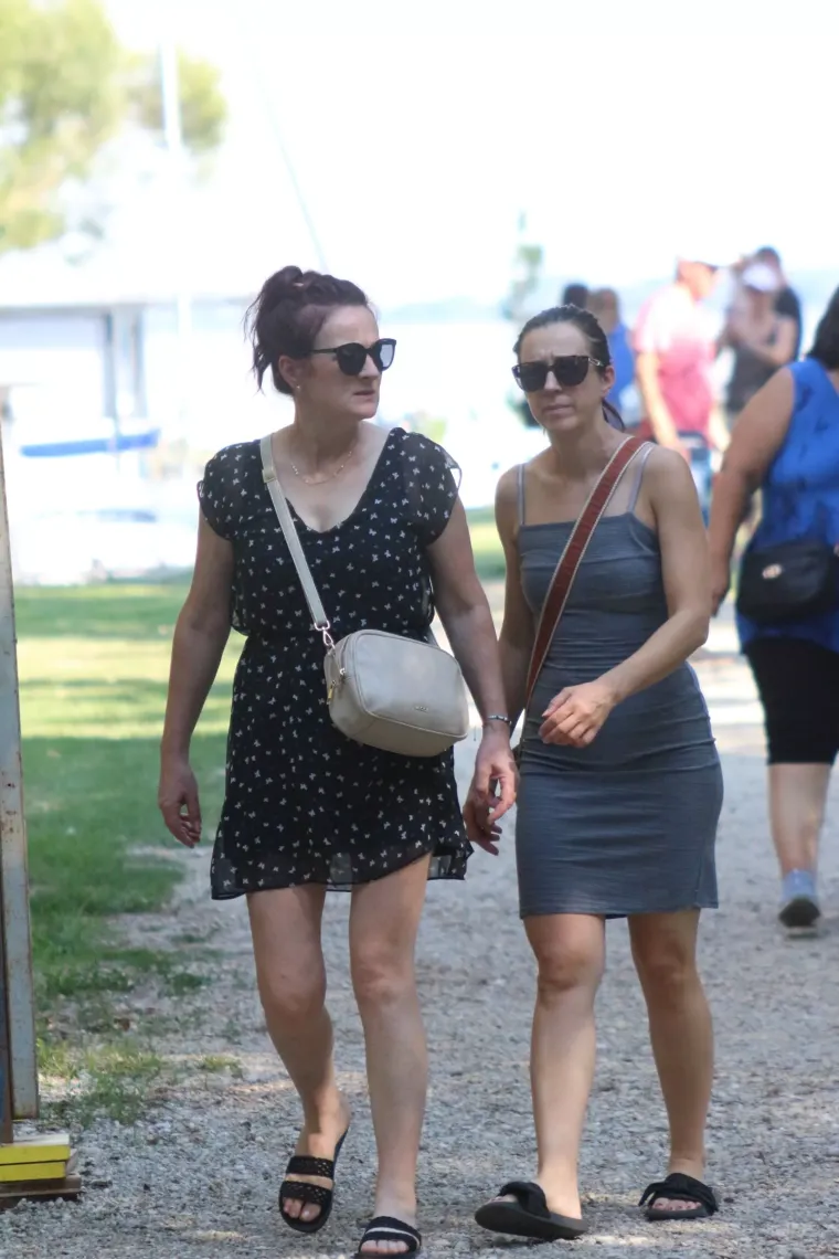 Sve joj stoji kao saliveno: Tajanstvena plavuša osmijehom osvojila prolaznike na prvi pogled