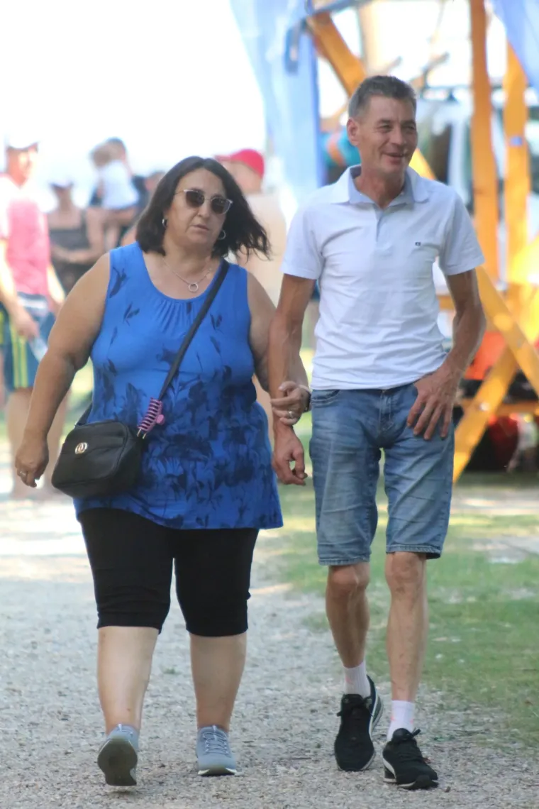 Sve joj stoji kao saliveno: Tajanstvena plavu&scaron;a osmijehom osvojila prolaznike na prvi pogled