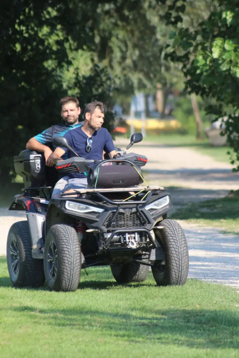 Sve joj stoji kao saliveno: Tajanstvena plavu&scaron;a osmijehom osvojila prolaznike na prvi pogled