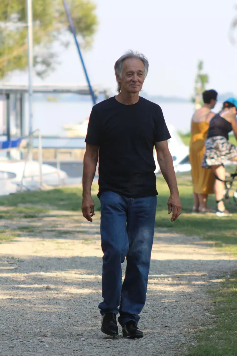 Sve joj stoji kao saliveno: Tajanstvena plavu&scaron;a osmijehom osvojila prolaznike na prvi pogled