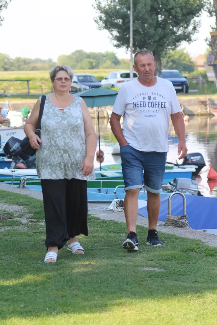 Sve joj stoji kao saliveno: Tajanstvena plavu&scaron;a osmijehom osvojila prolaznike na prvi pogled