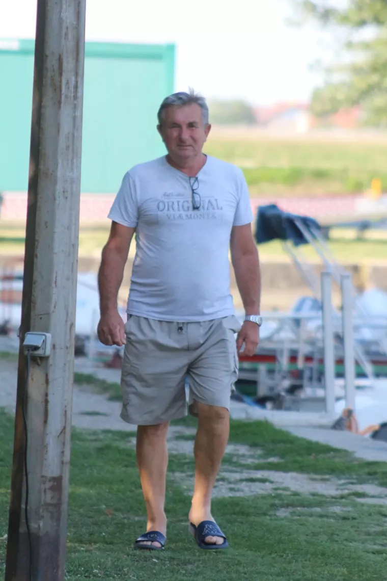 Sve joj stoji kao saliveno: Tajanstvena plavu&scaron;a osmijehom osvojila prolaznike na prvi pogled