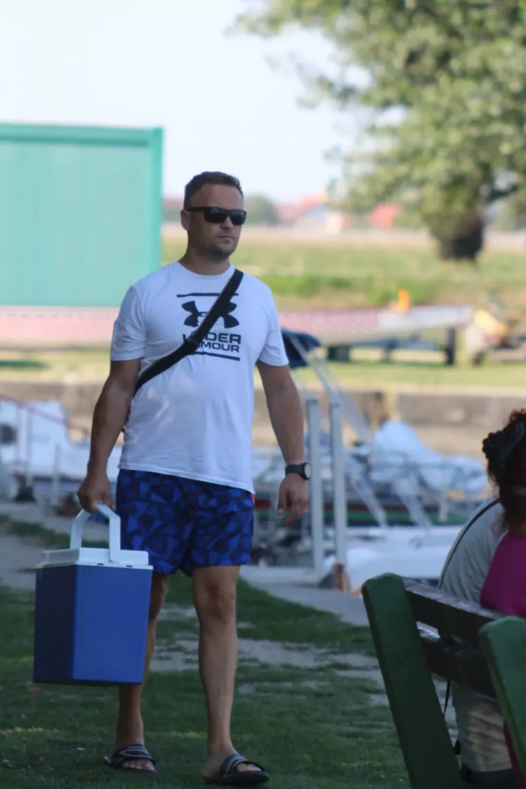 Sve joj stoji kao saliveno: Tajanstvena plavu&scaron;a osmijehom osvojila prolaznike na prvi pogled