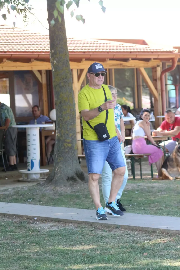 Sve joj stoji kao saliveno: Tajanstvena plavu&scaron;a osmijehom osvojila prolaznike na prvi pogled