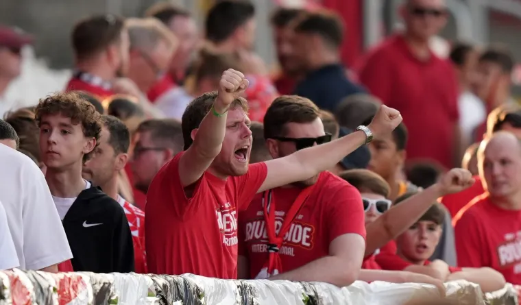 Navijači Shelbournea ukrali show: Pogledajte kako su se duhovito sjetili Hajduka