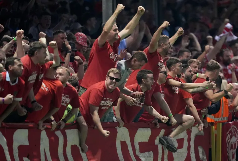 Navijači Shelbournea ukrali show: Pogledajte kako su se duhovito sjetili Hajduka