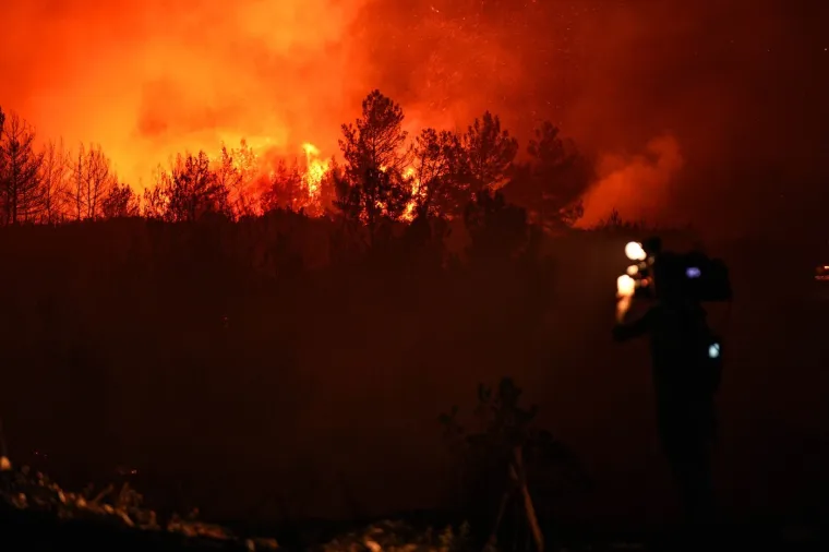 Apokaliptični prizori: Požari gutaju sve pred sobom, 700 ljudi bori se s vatrenom stihijom