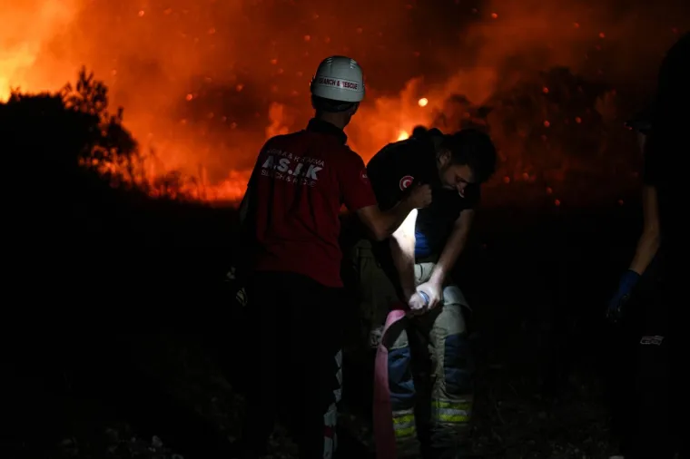Apokaliptični prizori: Požari gutaju sve pred sobom, 700 ljudi bori se s vatrenom stihijom