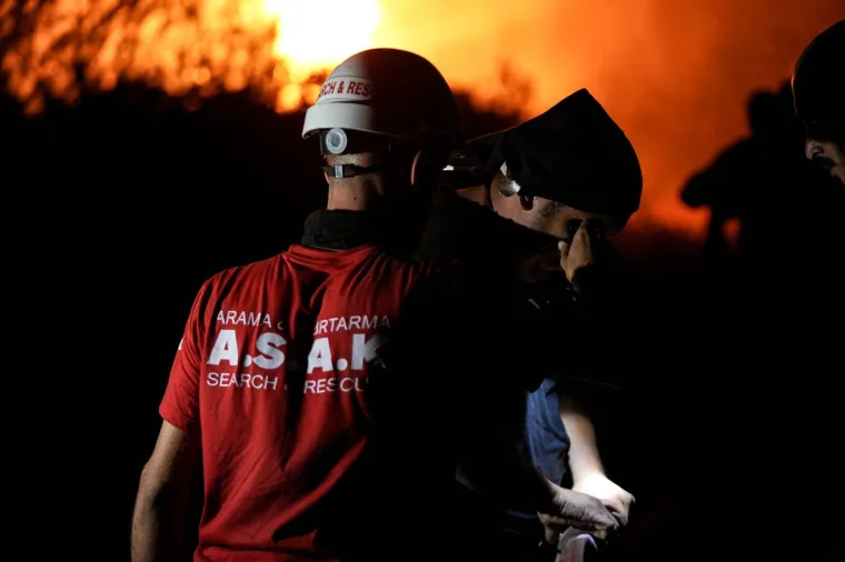 Apokaliptični prizori: Požari gutaju sve pred sobom, 700 ljudi bori se s vatrenom stihijom