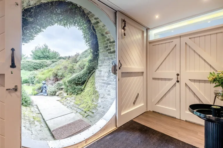 U ovu hobitsku kućicu se ne možete ne zaljubiti: Unutra se krije bajka vrijedna čitavo bogatstvo