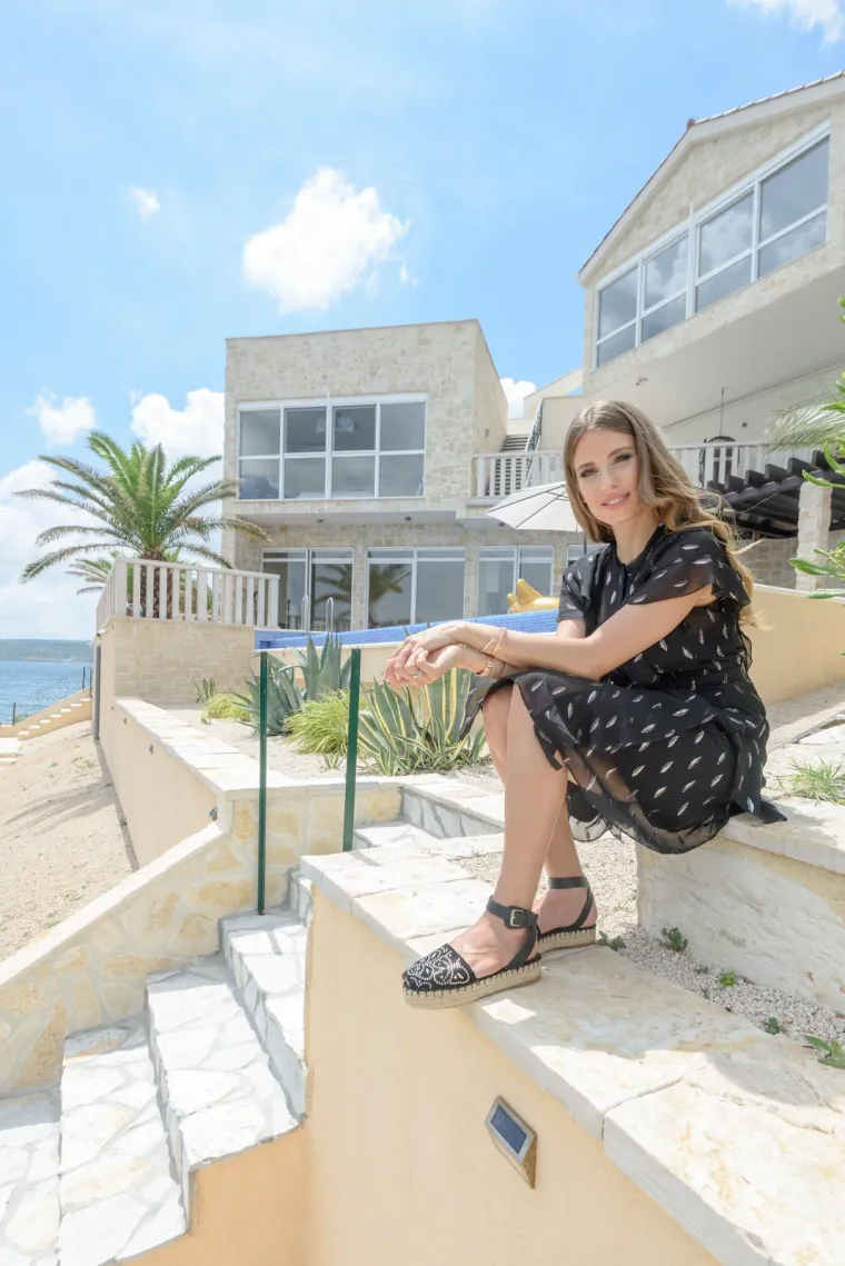 Ovo je luksuzna vila njemačkog nogometaša u Posedarju, dijeli ju sa ženom koju je ostavio