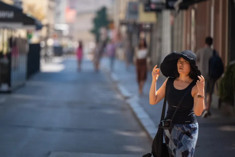 Pakleno vruće u Zagrebu &ndash; svi pričaju o djevojci u bijelom uskom kombinezonu