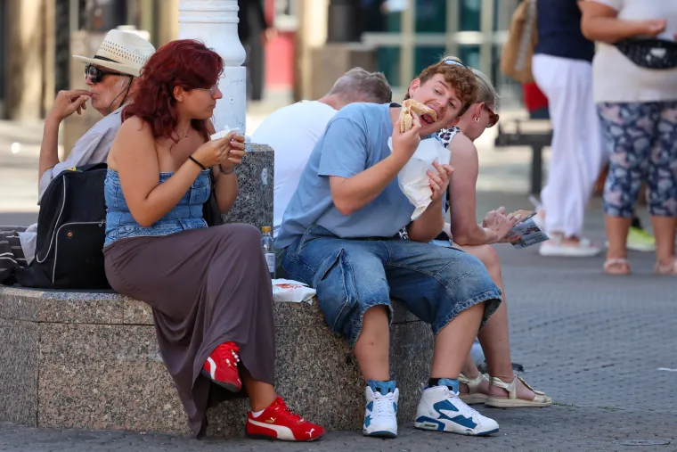 Pakleno vruće u Zagrebu &ndash; svi pričaju o djevojci u bijelom uskom kombinezonu