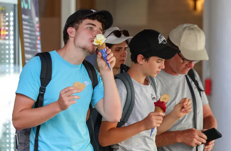 Pakleno vruće u Zagrebu &ndash; svi pričaju o djevojci u bijelom uskom kombinezonu