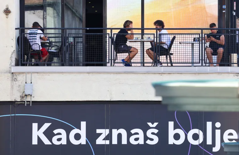 Pakleno vruće u Zagrebu &ndash; svi pričaju o djevojci u bijelom uskom kombinezonu