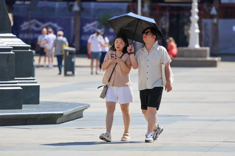 Pakleno vruće u Zagrebu &ndash; svi pričaju o djevojci u bijelom uskom kombinezonu