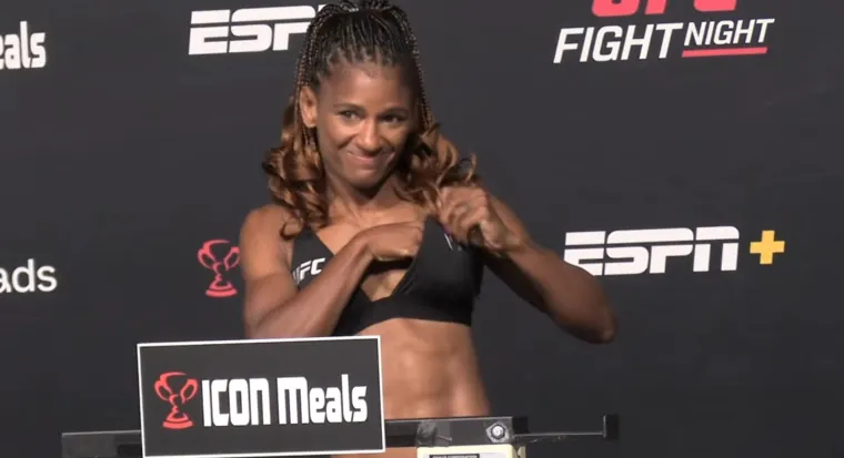 Borkinja na vaganju otkrila intimne predmete koje je zaboravila skinuti: Službeniku ispali na pozornicu