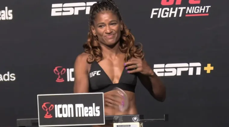 Borkinja na vaganju otkrila intimne predmete koje je zaboravila skinuti: Službeniku ispali na pozornicu