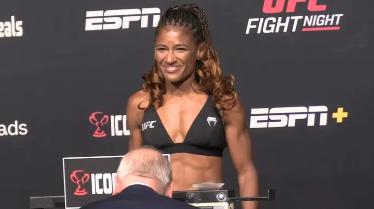 Borkinja na vaganju otkrila intimne predmete koje je zaboravila skinuti: Službeniku ispali na pozornicu