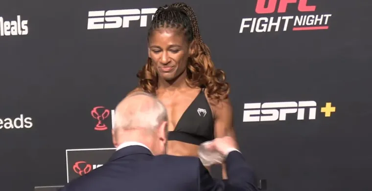 Borkinja na vaganju otkrila intimne predmete koje je zaboravila skinuti: Službeniku ispali na pozornicu