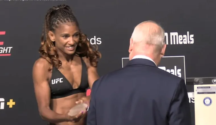 Borkinja na vaganju otkrila intimne predmete koje je zaboravila skinuti: Službeniku ispali na pozornicu