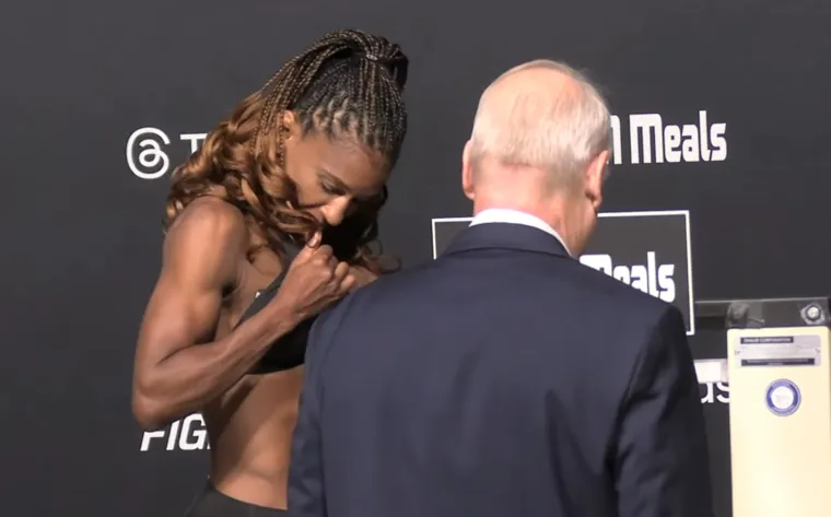 Borkinja na vaganju otkrila intimne predmete koje je zaboravila skinuti: Službeniku ispali na pozornicu