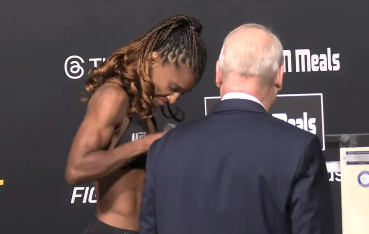 Borkinja na vaganju otkrila intimne predmete koje je zaboravila skinuti: Službeniku ispali na pozornicu